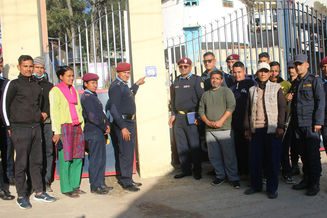 बैतडी प्रहरीलाई क्यु आर कोडमार्फत गुनासो तथा सुझाव राख्न सकिने 